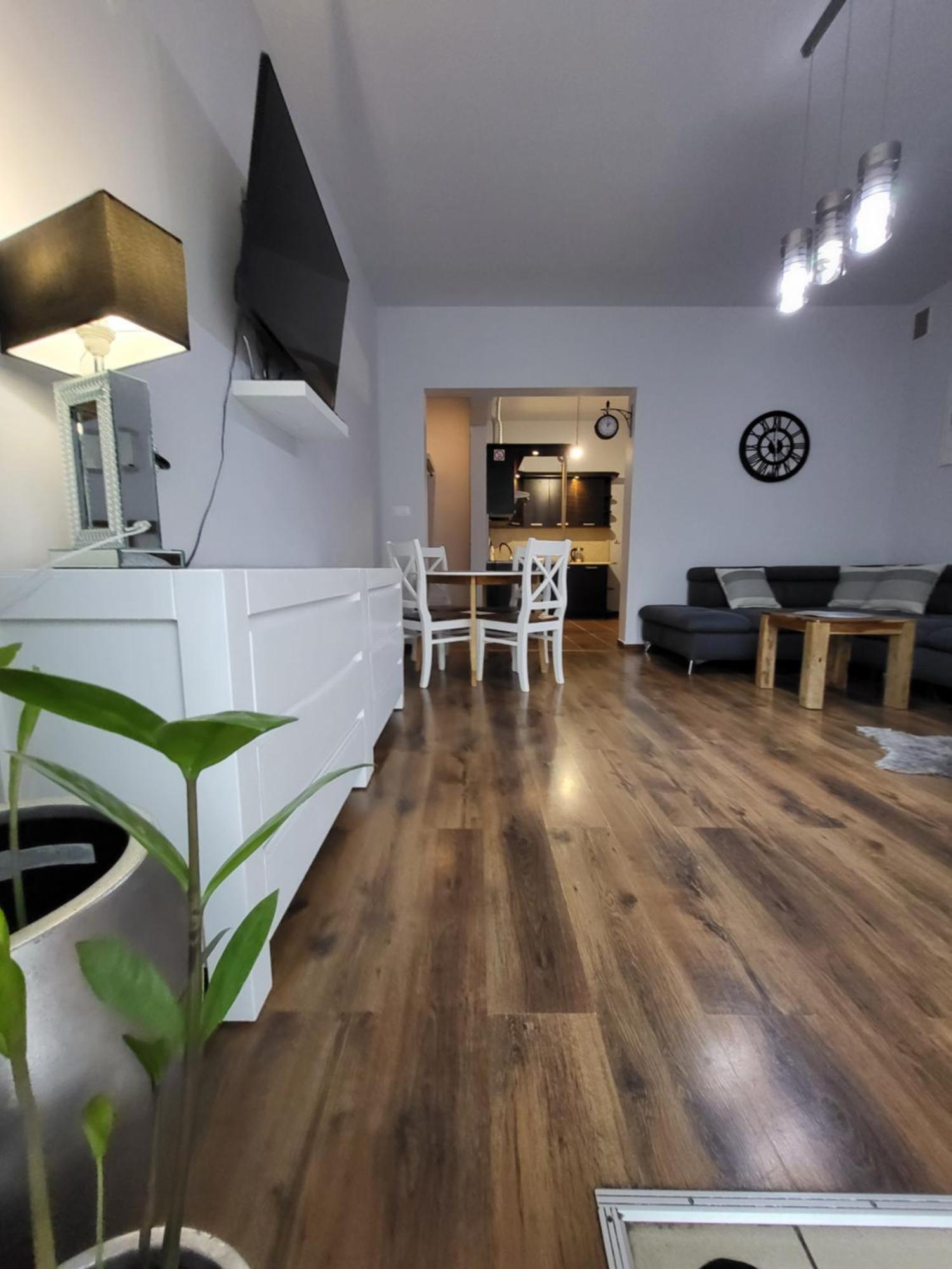 Podkowa Hotel Myslenice Bagian luar foto